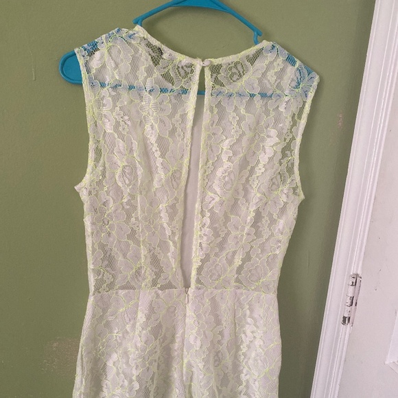 Clothes, shoes - Picture 1 of 2